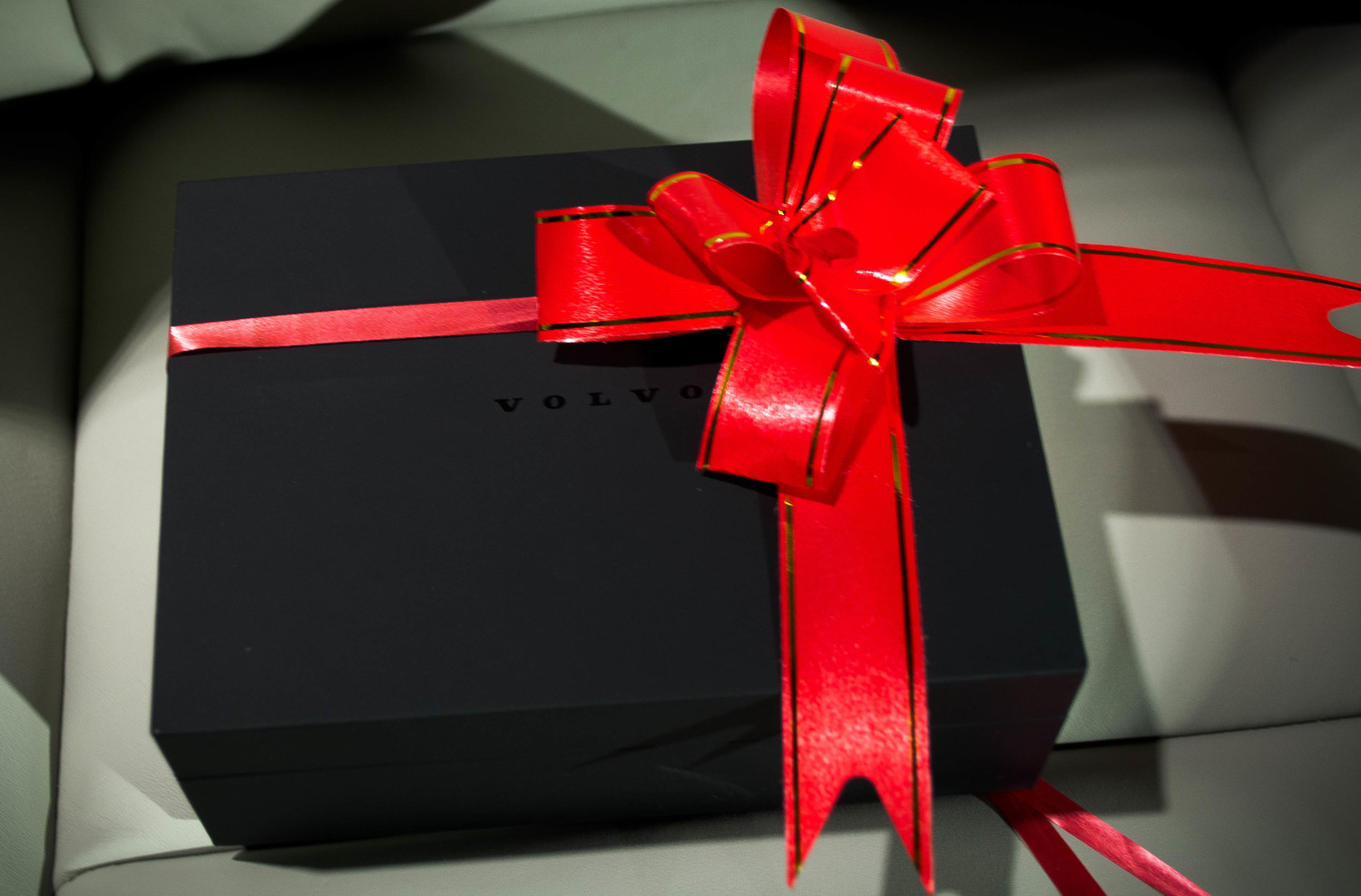 <span style="font-weight: bold;">Бант 15 см </span>+ <span style="font-weight: bold;">коробку для ключа</span>