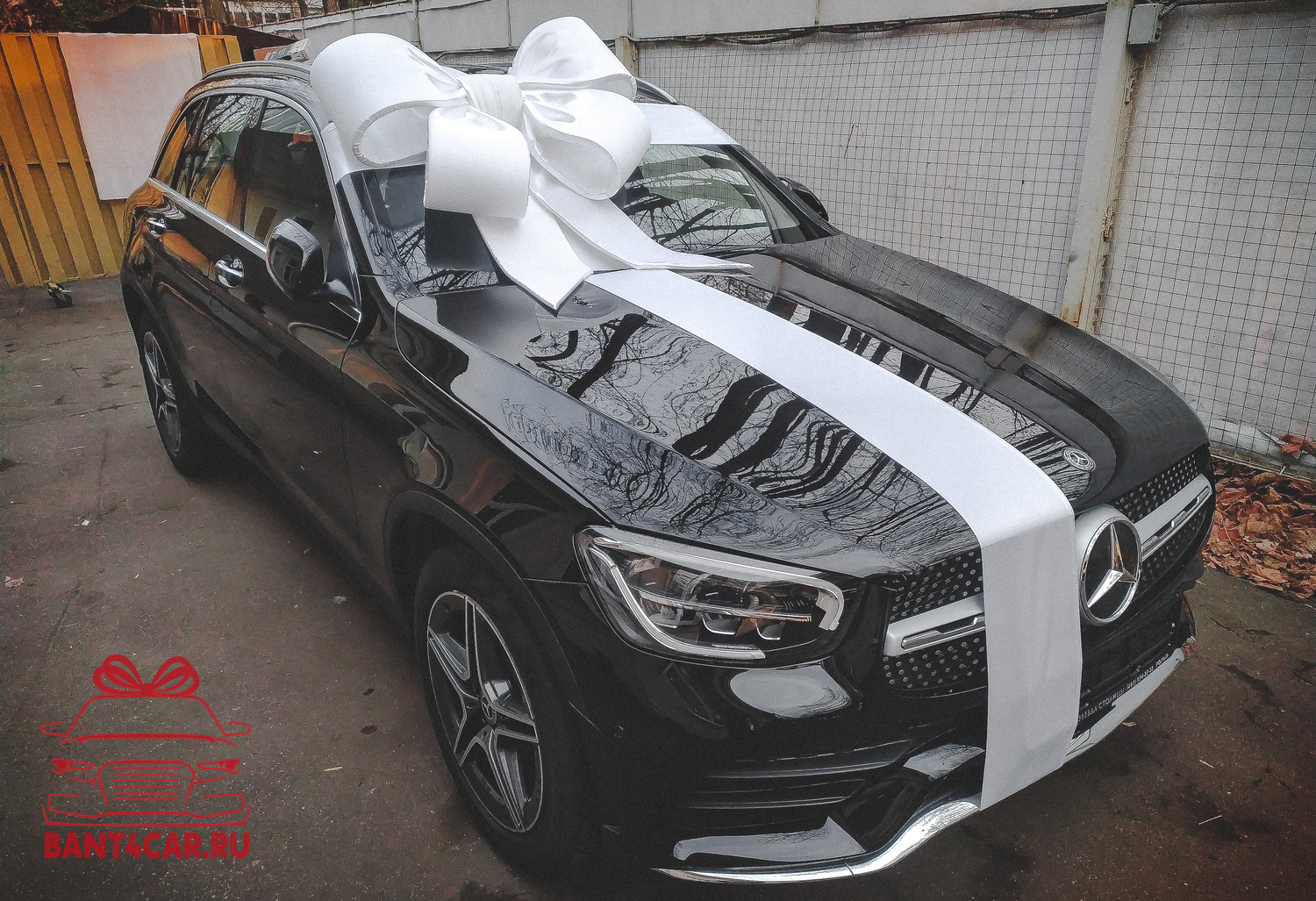 Бант на машину "Luxe" с лентами на стекло и вдоль кузова